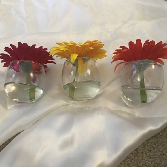 Set of 3 Artificial 3" Daisy Silk Flowers Arrangements in Faux Water Glass Vases - Picture 2 of 5